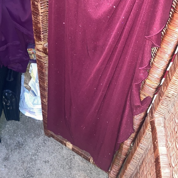 Burgundy sparkly full length gown - Picture 9 of 11